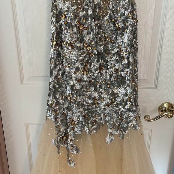 JOVANI FITTED EMBELLISHED EVENING GOWN - Picture 3 of 11